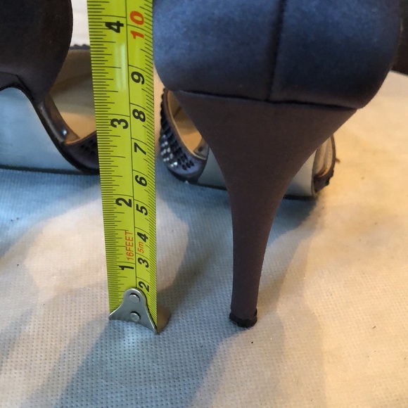 Moved E Live from the red carpet crystal embellished silky fabric high heels - Picture 11 of 11